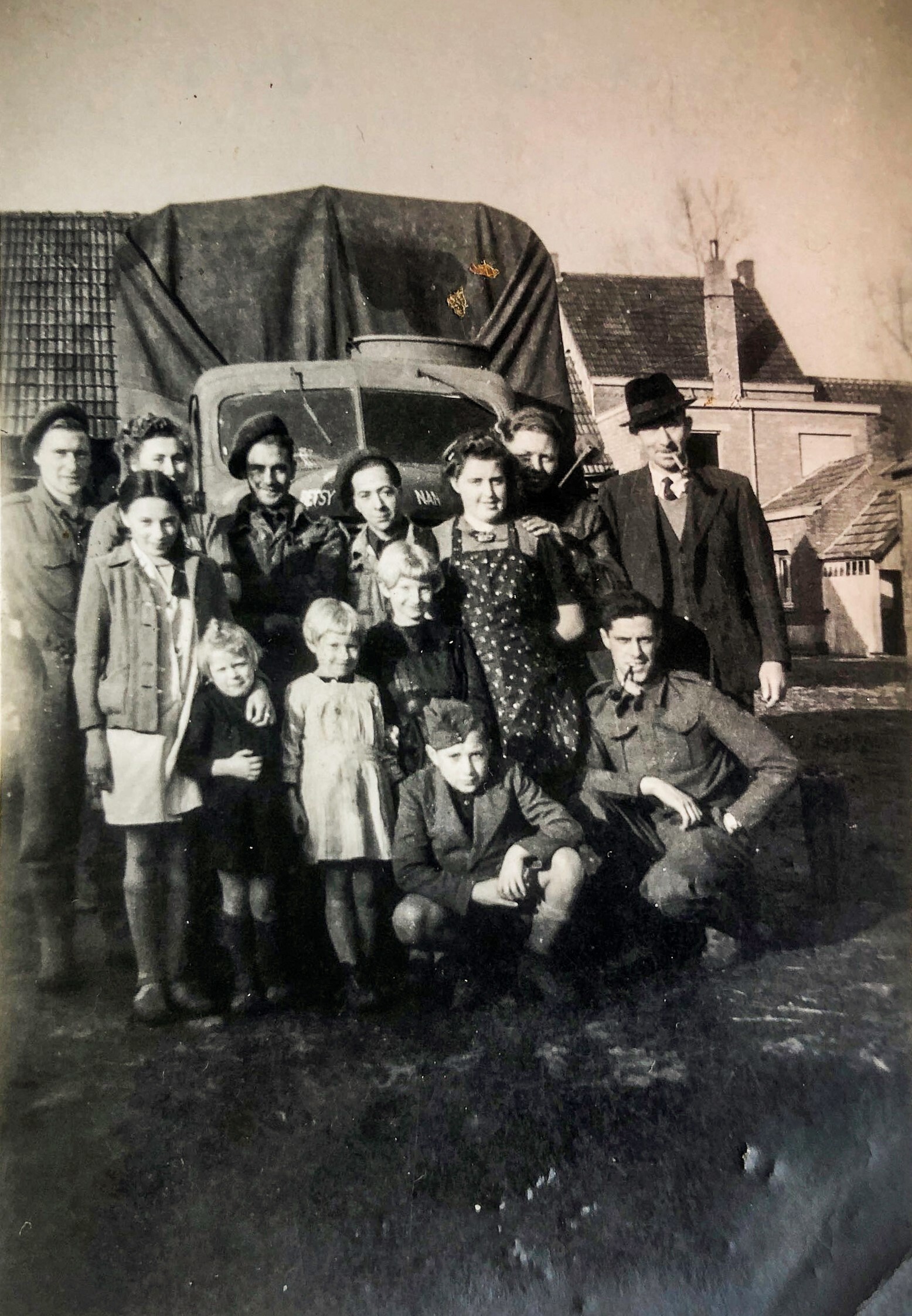 Familie met engelse soldaten