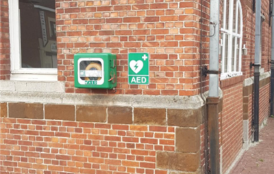 Locatie AED-toestellen voortaan op Google Maps